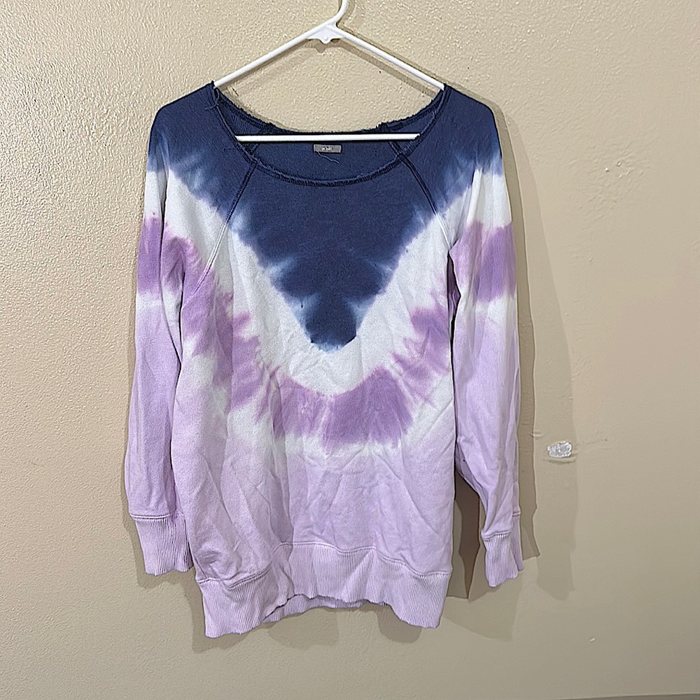 A light weight sweatshirt. Tie dyed. S/p